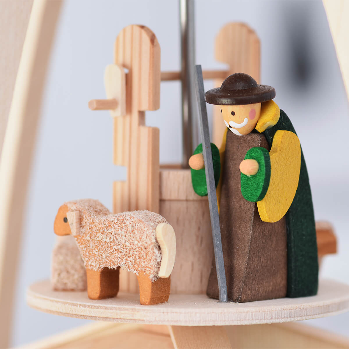 Pyramide Christgeburt, drei Etagen