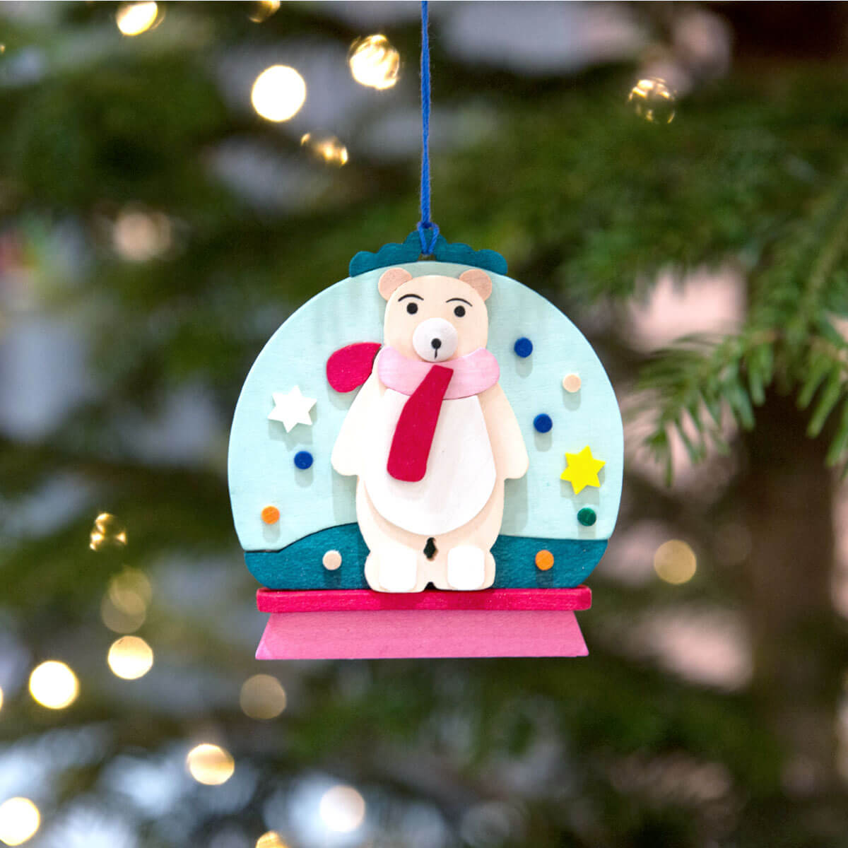 Schneekugel als Baumschmuck mit Fuchs