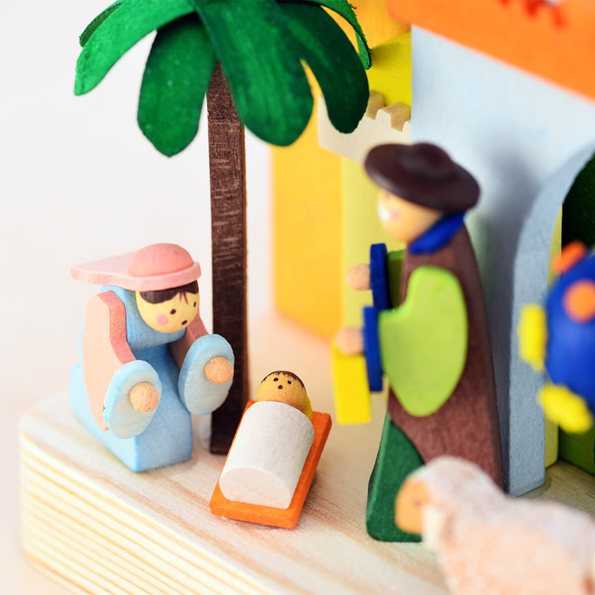 Tealight Pyramid 'The Nativity'