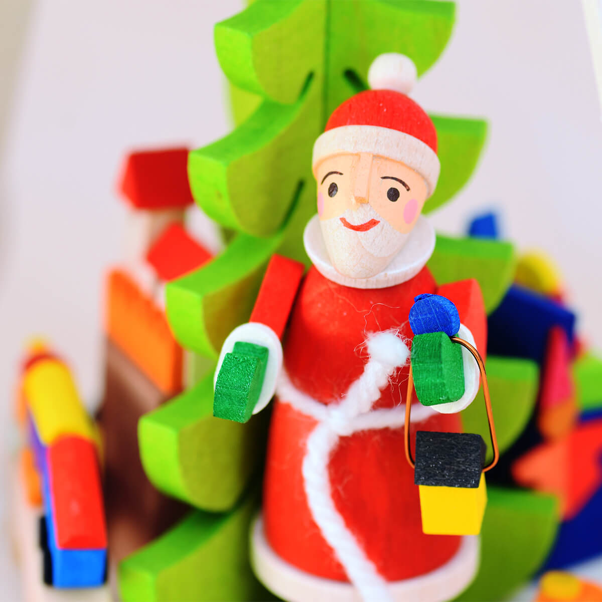 Teelichtpyramide Weihnachtsmann, 28 cm