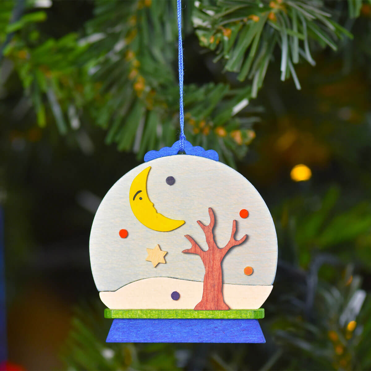 Schneekugel als Baumschmuck mit Fuchs