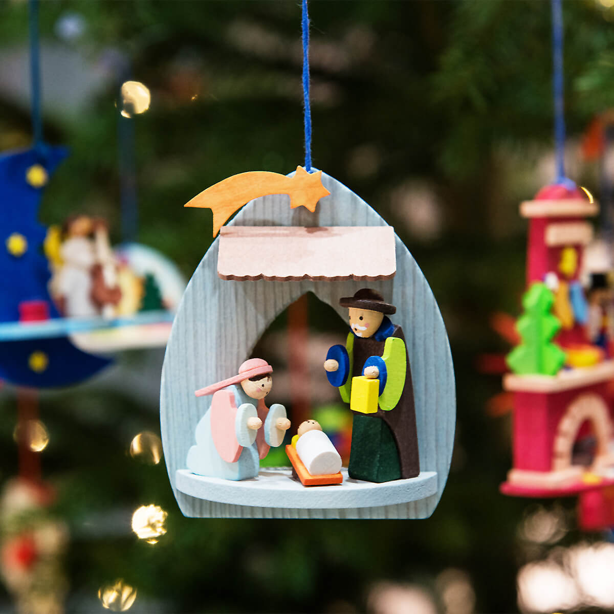 Krippe Christgeburt als Baumschmuck mit Balthasar