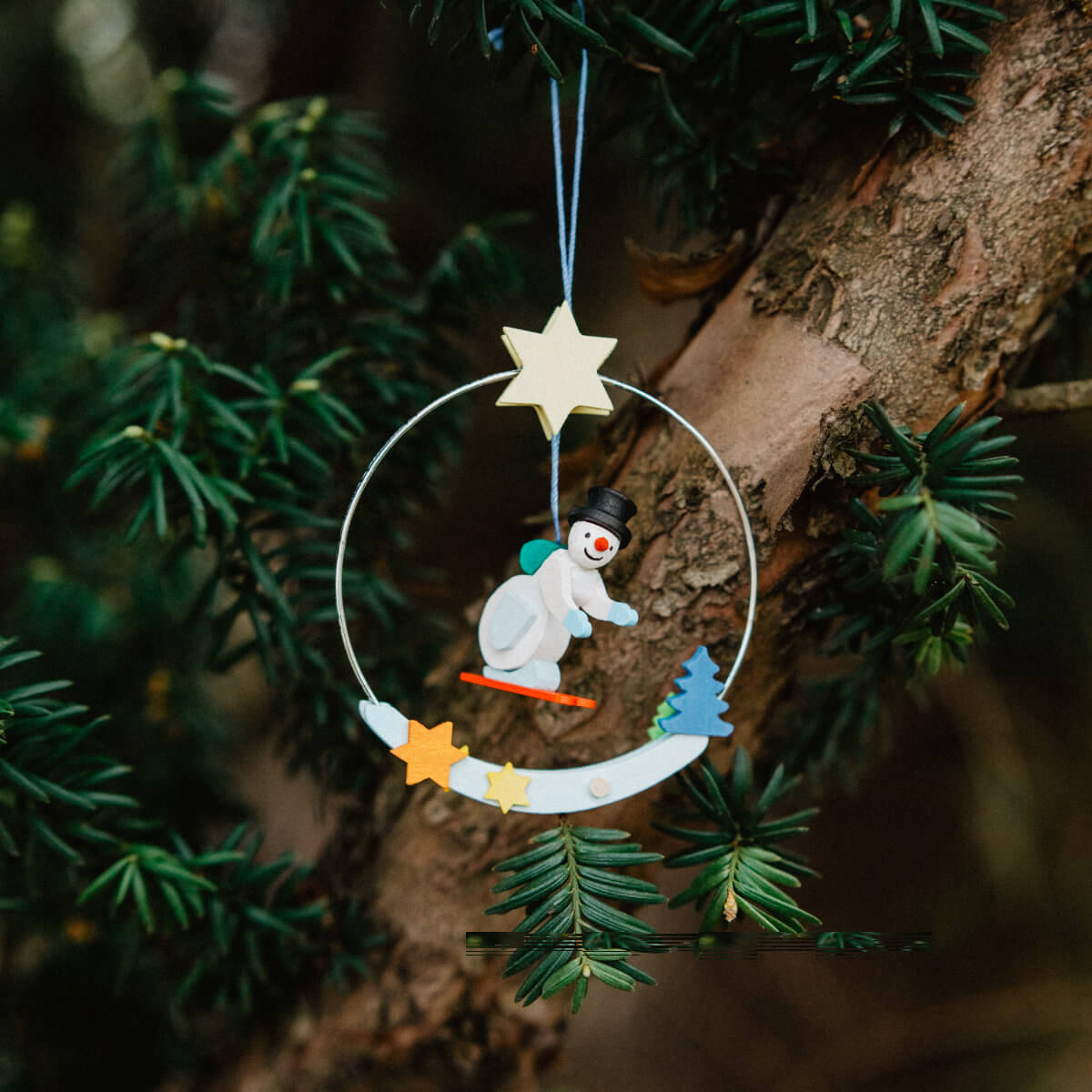 Ring with Miniature Figures Ornament with snowman