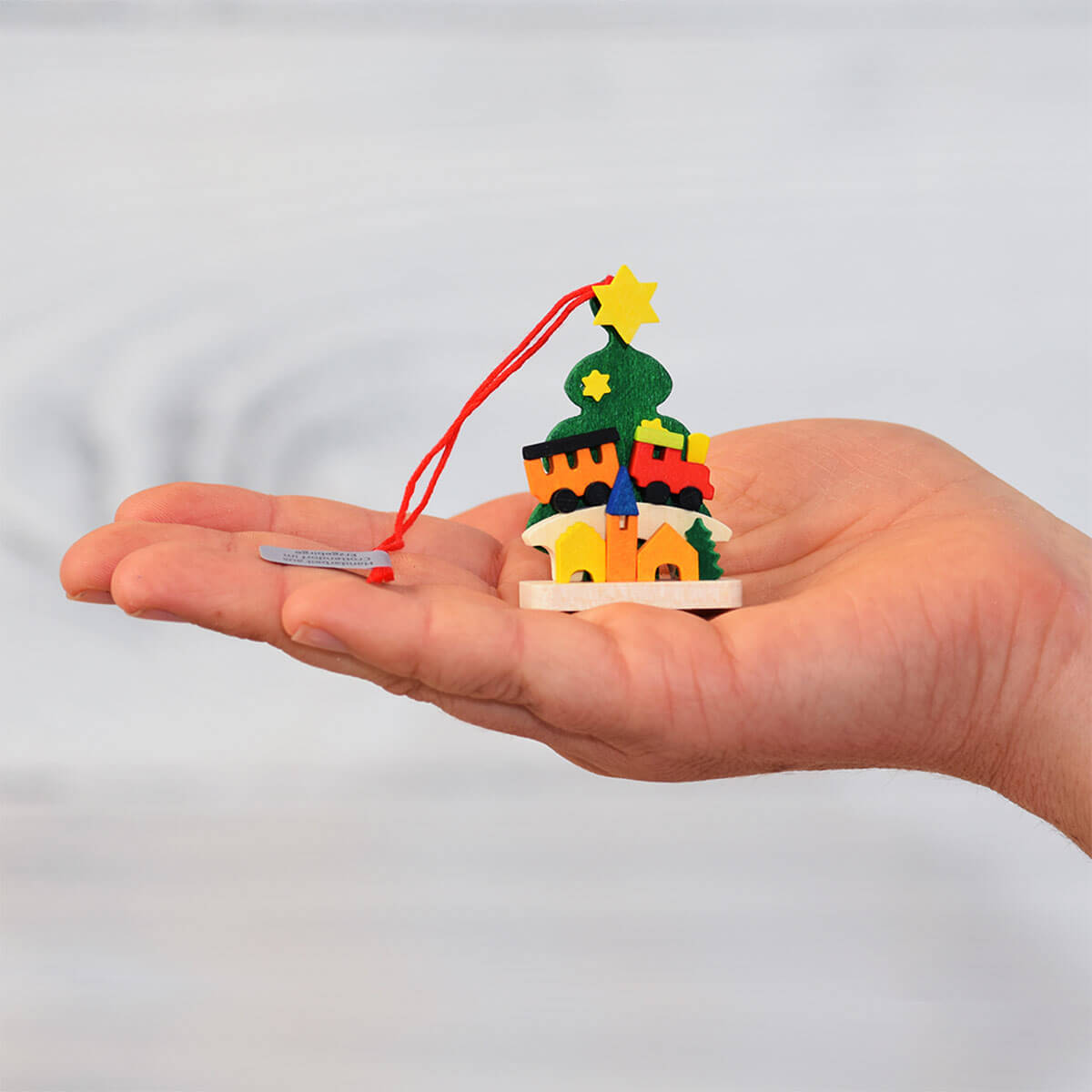Christbaum als Baumschmuck mit Eisenbahn