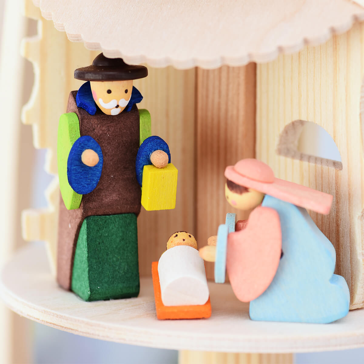 Pyramide Christgeburt, drei Etagen