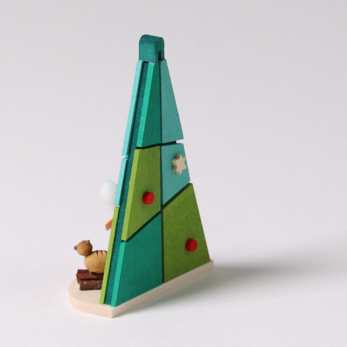 Baum mit Winterkind als Baumschmuck mit Katze