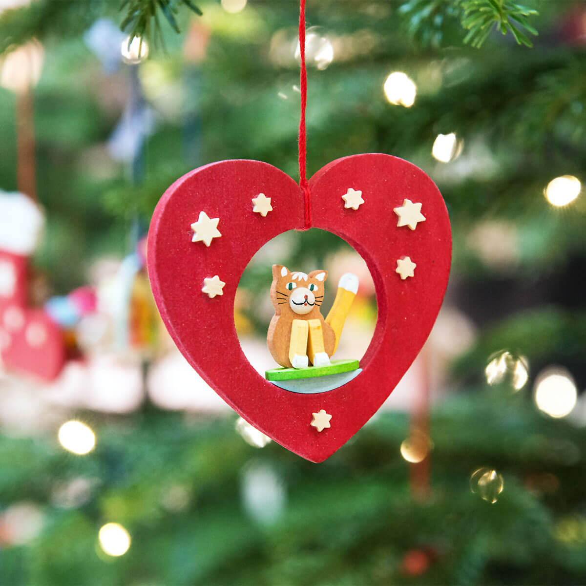 Herz als Baumschmuck mit Katze