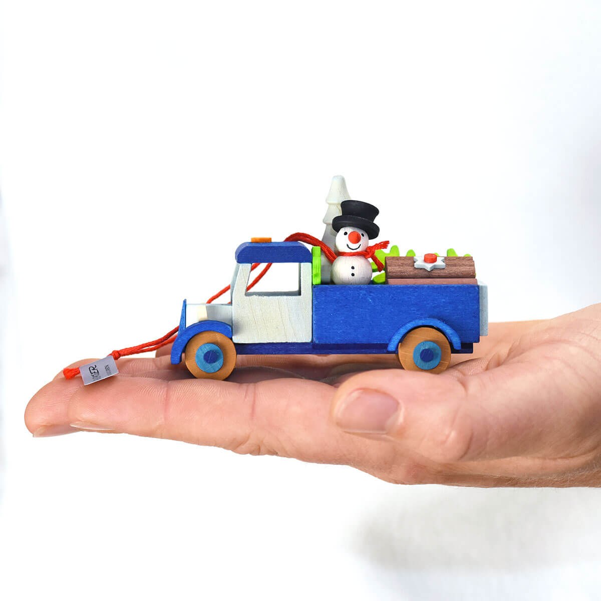Lastwagen als Baumschmuck mit Engel & Geschenken