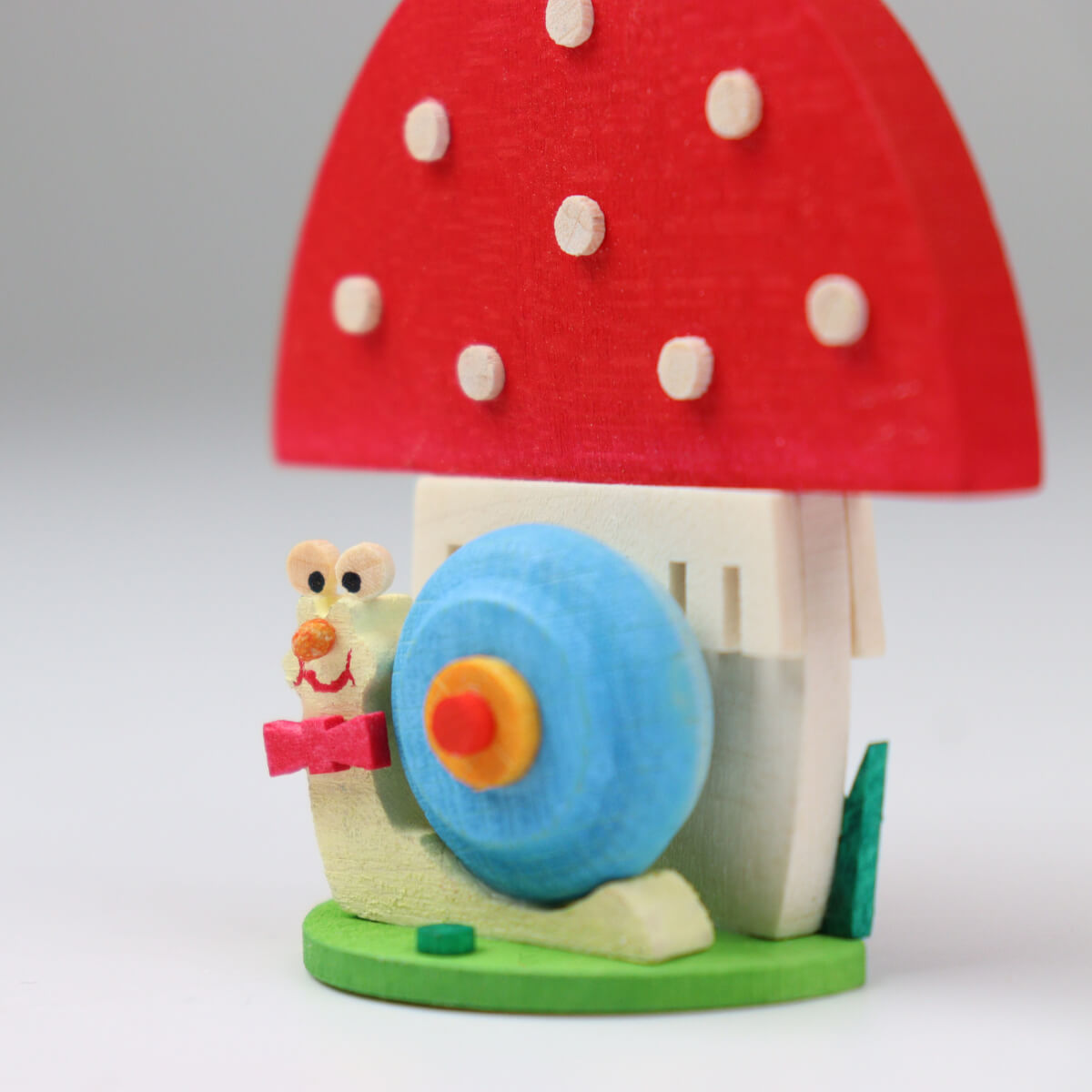 Fliegenpilze mit Tieren als Baumschmuck