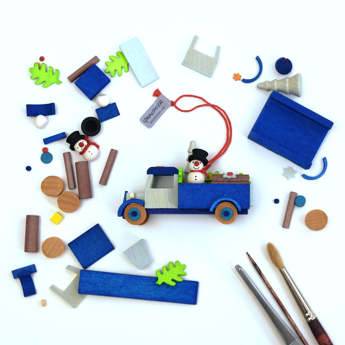 Lastwagen als Baumschmuck mit Engel & Geschenken