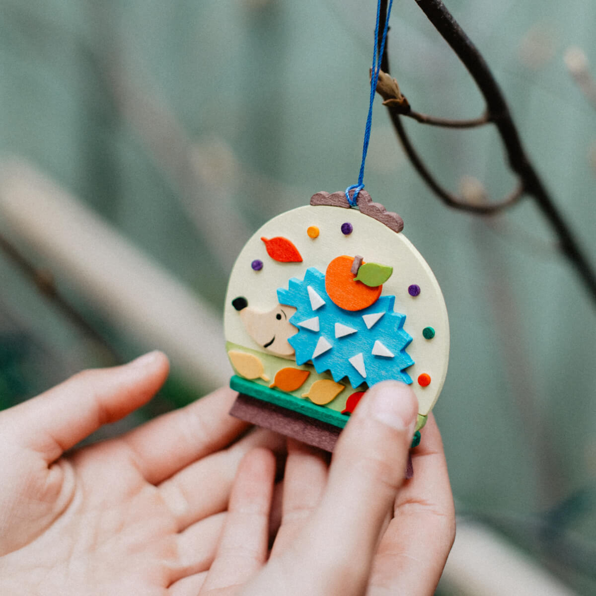 Schneekugel als Baumschmuck mit Fuchs