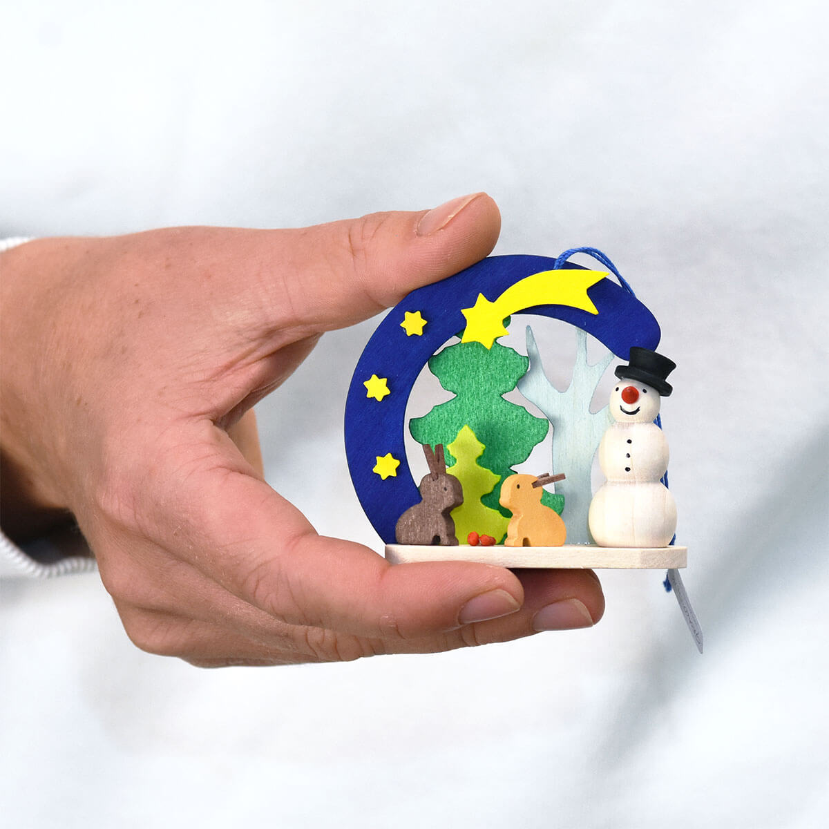 Bogen-Schneemann als Baumschmuck mit Reh
